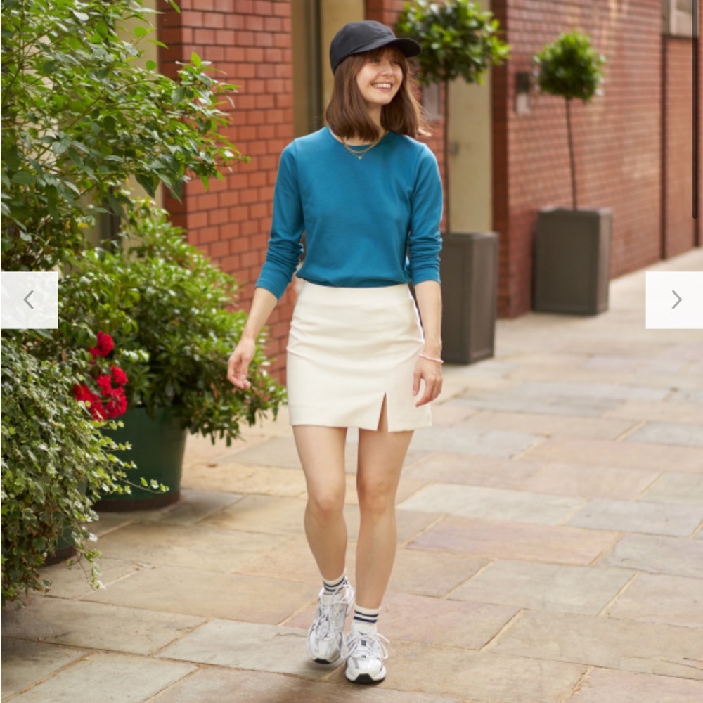 Uniqlo white slit mini skirt